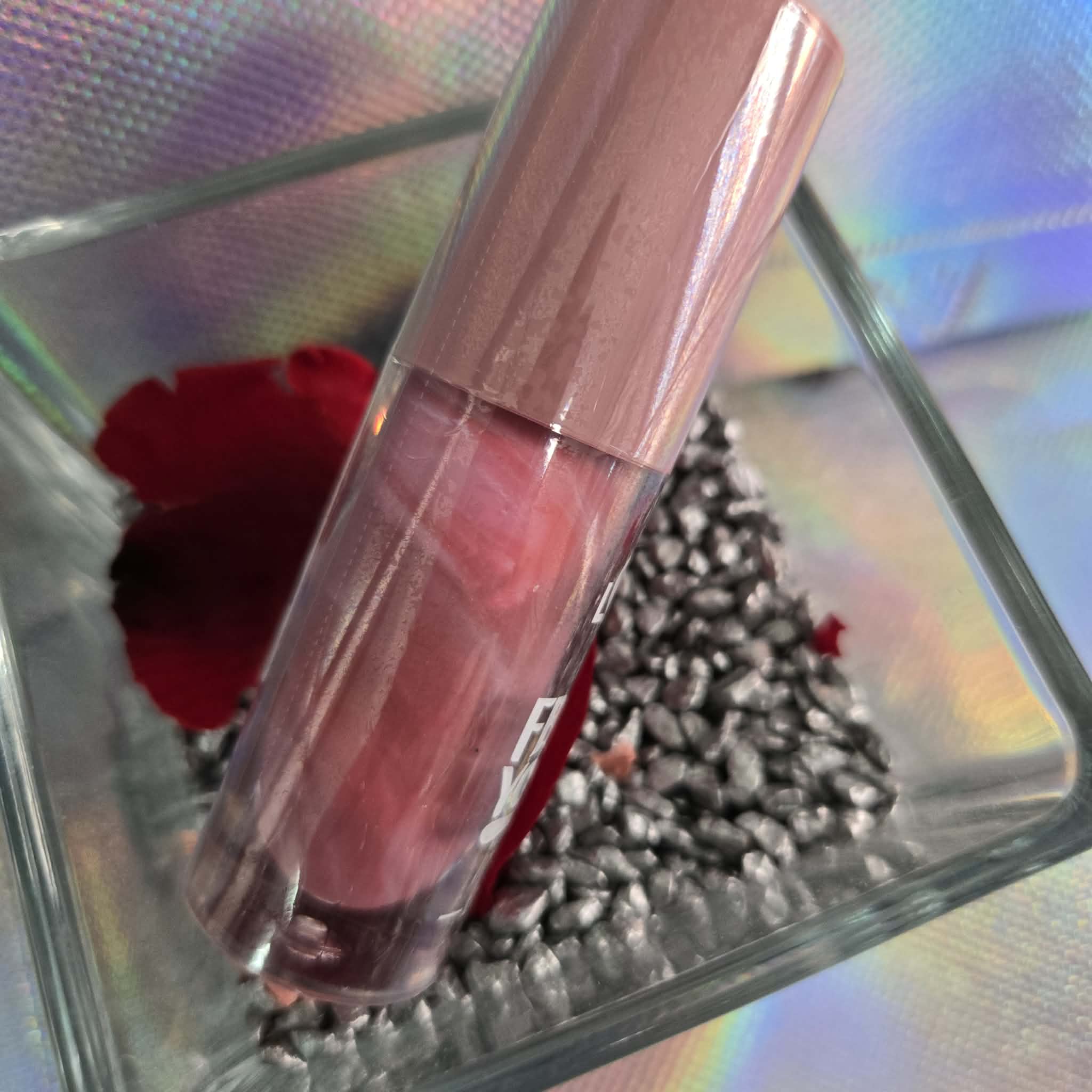 Creamy and smooth gloss