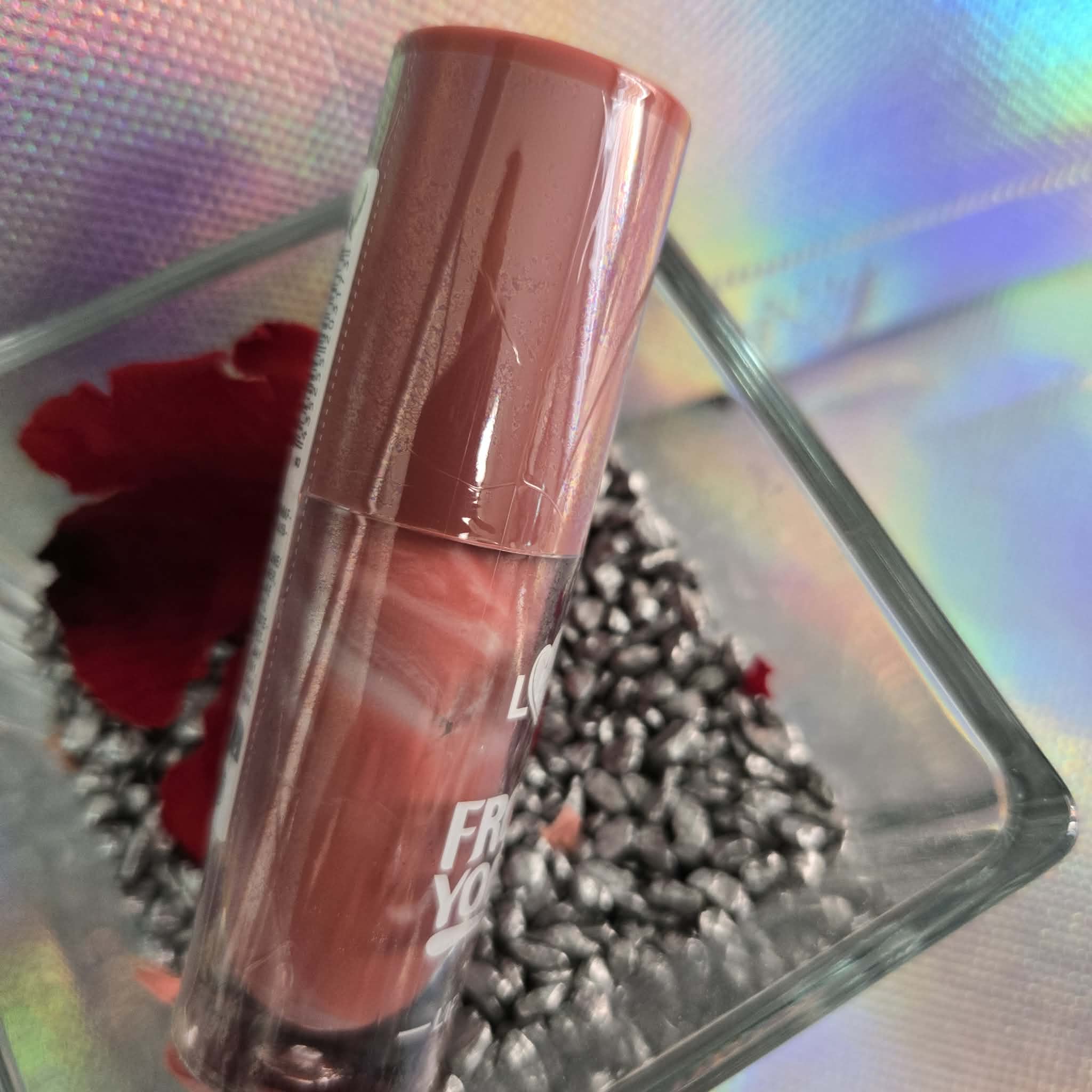 Creamy and smooth gloss
