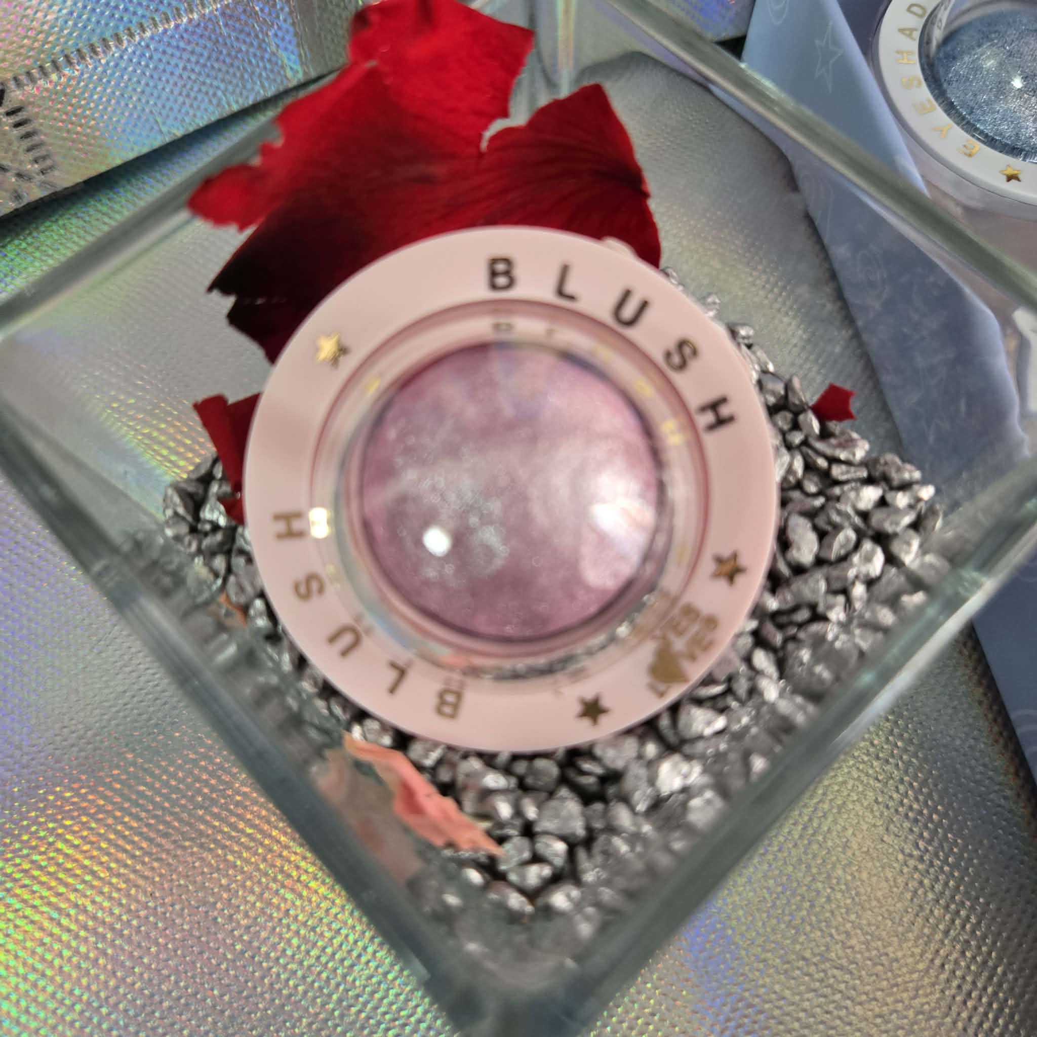 2-IN-1 PLANET-SHAPED MULTI-PURPOSE EYESHADOW — Palette