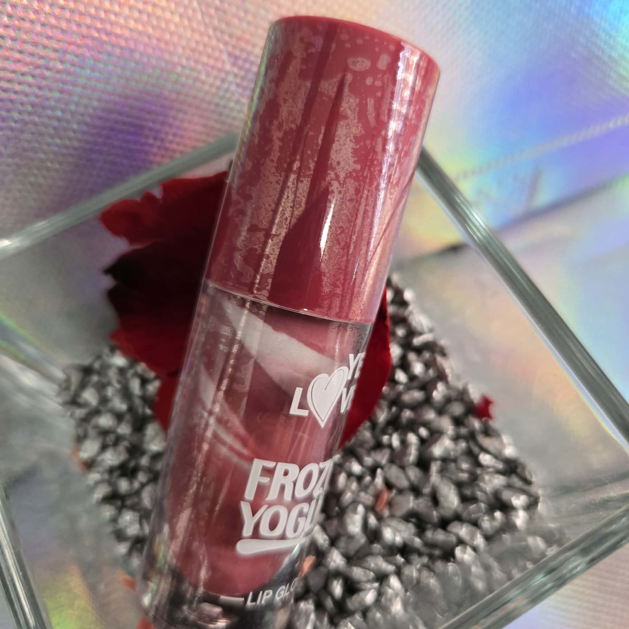 Creamy and smooth gloss