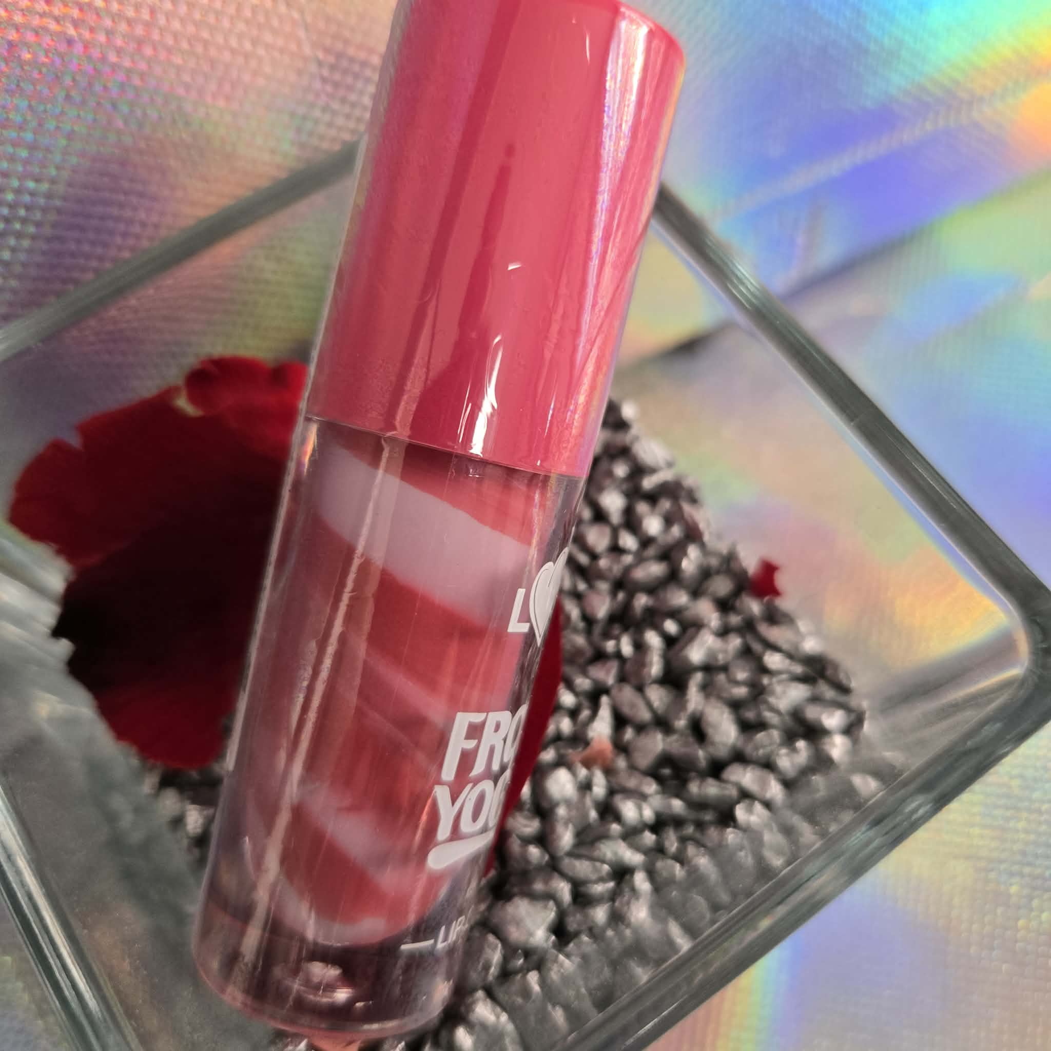 Creamy and smooth gloss