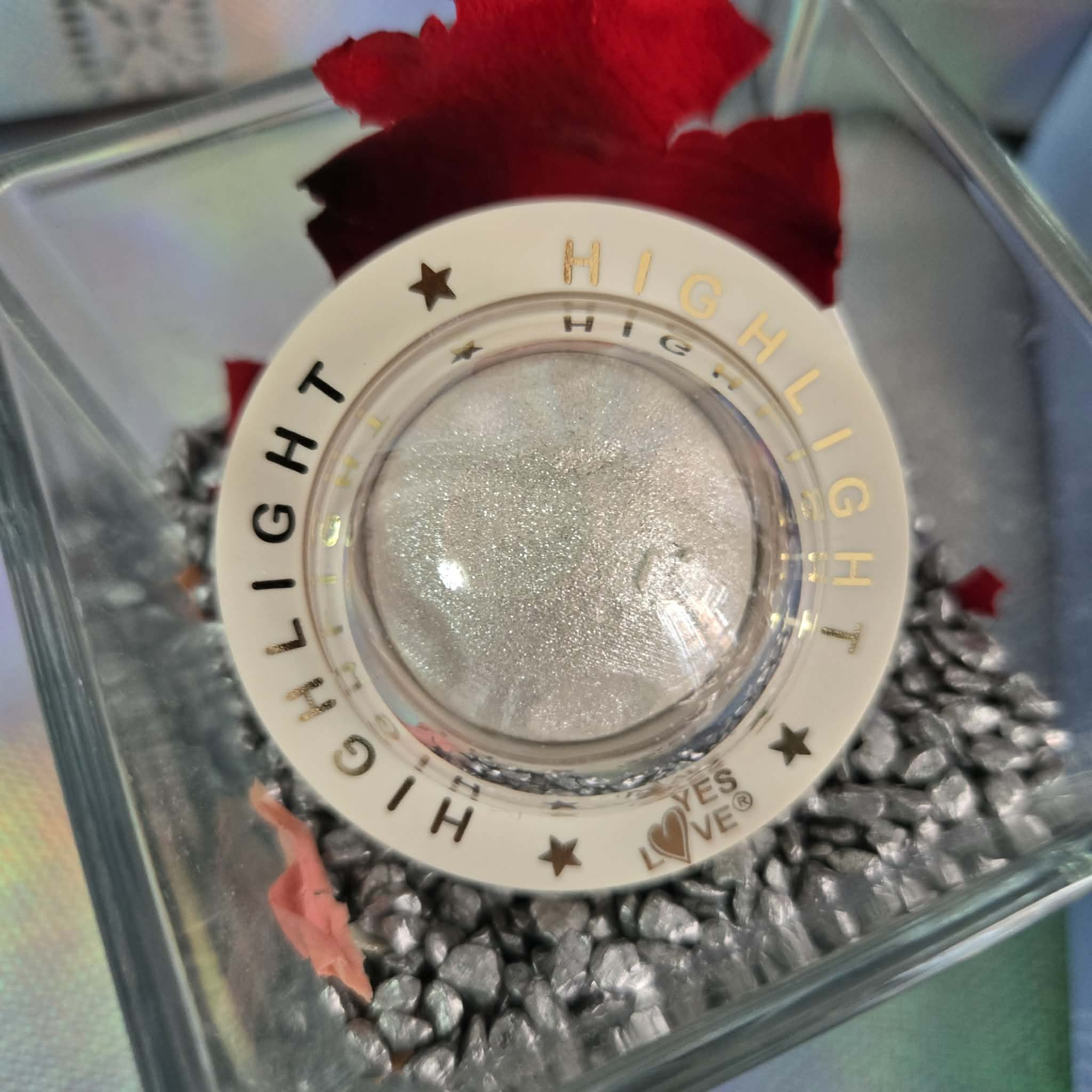 2-IN-1 PLANET-SHAPED MULTI-PURPOSE EYESHADOW — Palette