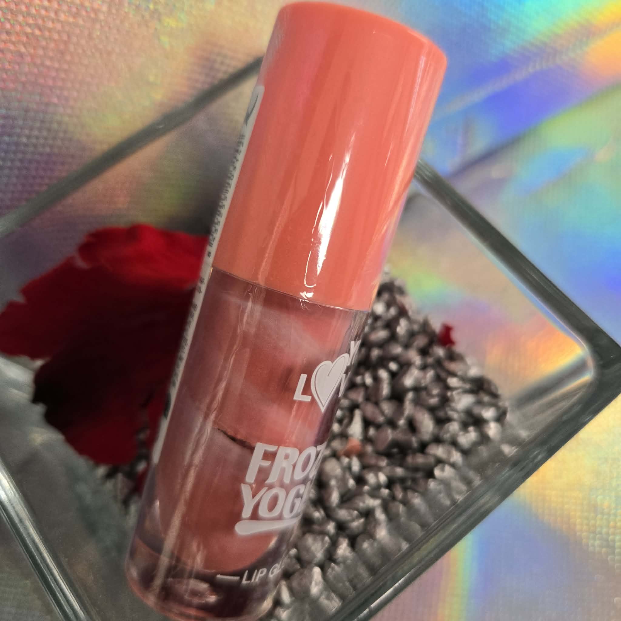 Creamy and smooth gloss