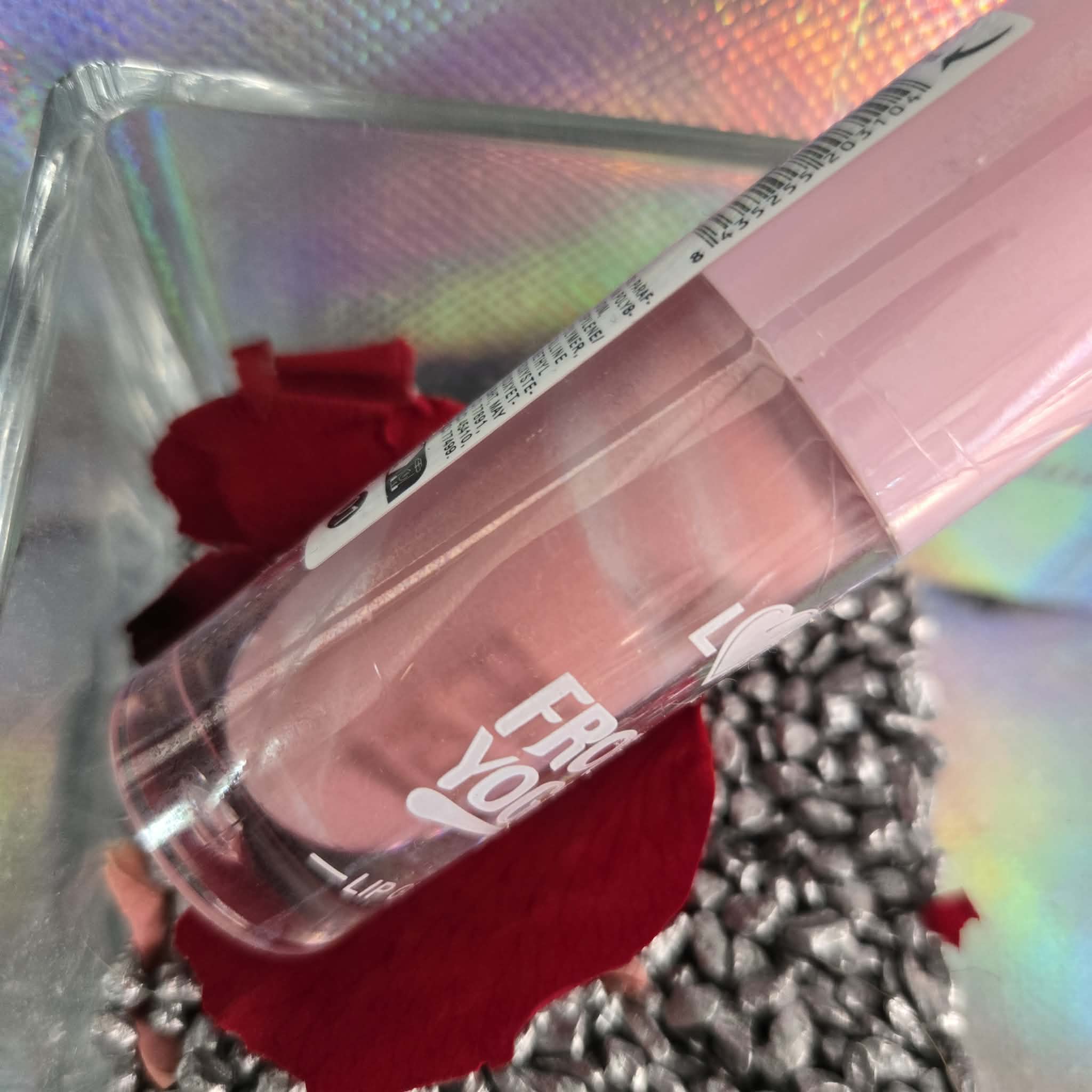 Creamy and smooth gloss